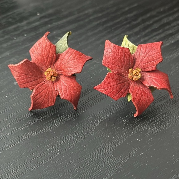 Vintage Poinsettia Screw Back Earrings - Picture 4 of 4